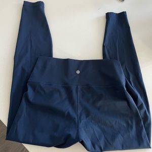 🍋Size 10 high waist navy Lululemon leggings! 🍋